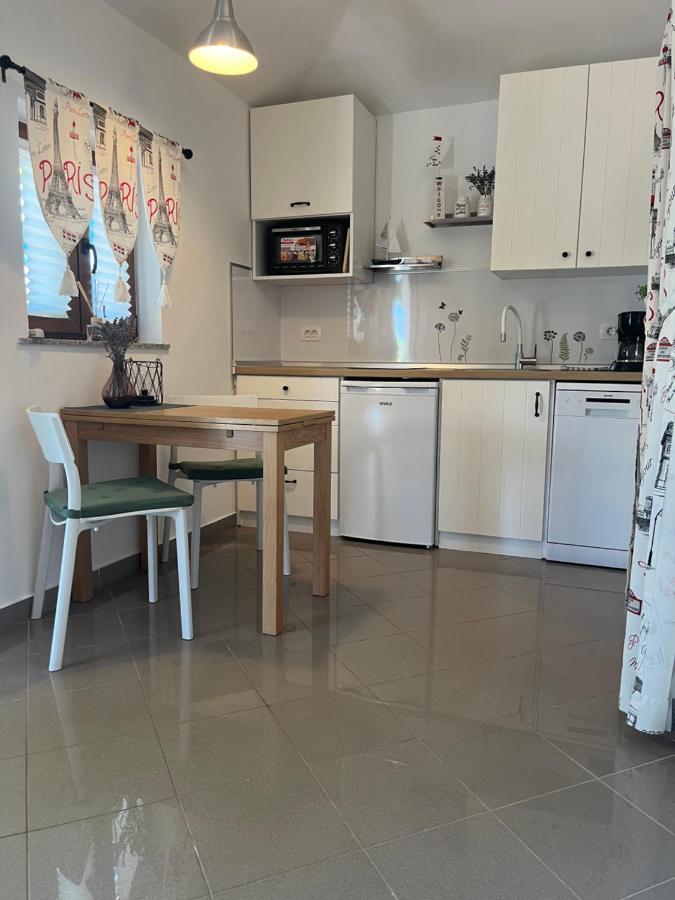 Apartment Cozy&Quiet Rovinj Bagian luar foto