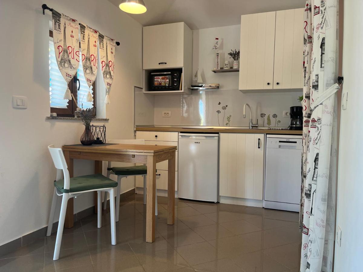 Apartment Cozy&Quiet Rovinj Bagian luar foto